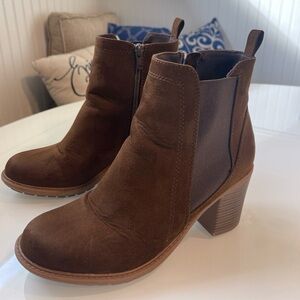 Natural reflections women’s Ankle boots Size 7. Condition is Pre-owned.